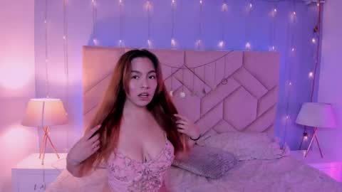 Mila Monnet online show from May 19, 2026, 3:35 am
