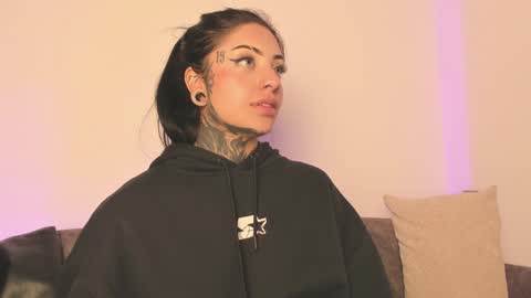     online show from January 17, 2025, 10:33 am