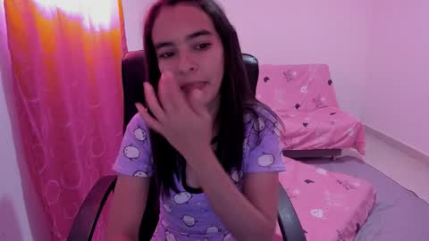 Snapshot of mila_rouge06 chatting on February 20, 2026, 1:55 pm Mila online show from February 20, 2026, 1:55 pm