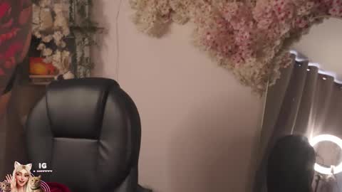 M I L A  online show from November 1, 2025, 11:56 am