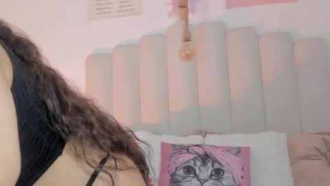 mila_stark333 online show from March 9, 2026, 5:22 am