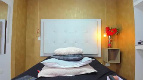 Snapshot of milaa_petite chatting on February 20, 2026, 8:31 pm online show from February 20, 2026, 8:31 pm