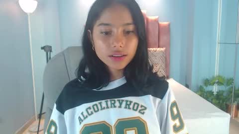 milaa_star online show from February 13, 2026, 3:02 am