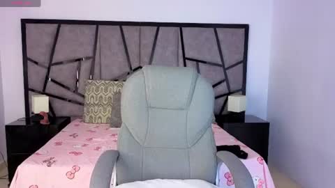 milaa_star online show from July 28, 2026, 3:46 am