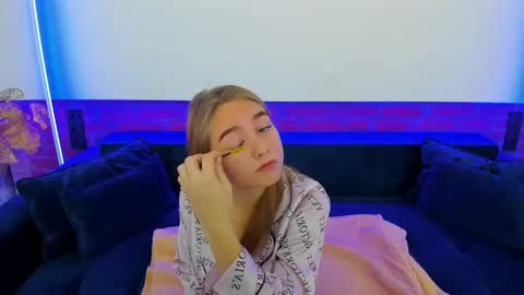 Milla online show from November 18, 2025, 6:40 am