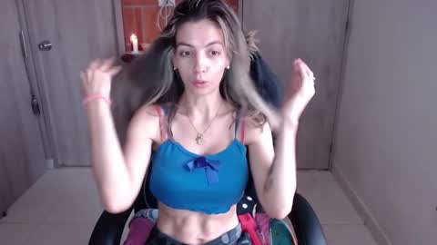 milacoxx8819 online show from February 11, 2025, 2:57 pm