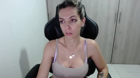 milacoxx8819 online show from February 16, 2025, 3:04 am