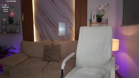 milacrave online show from November 12, 2025, 11:43 am