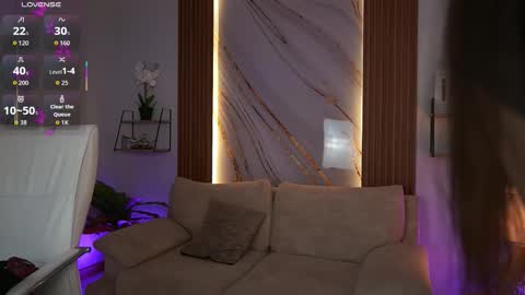 milacrave online show from November 29, 2025, 11:57 am