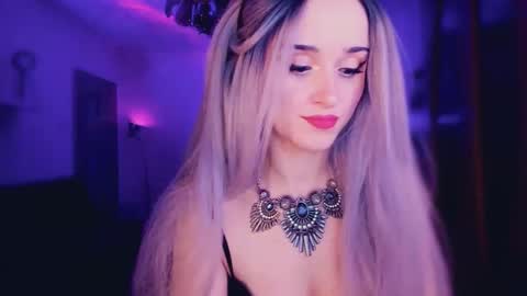 MiladyJolie online show from December 19, 2025, 5:58 am