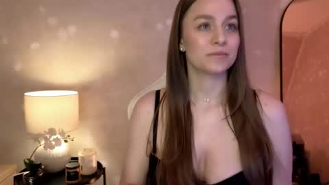 Mila Fleur online show from October 10, 2025, 2:16 pm