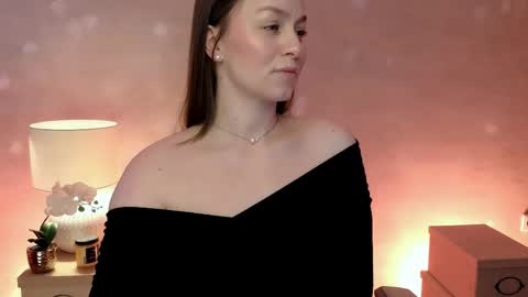 Mila Fleur online show from May 7, 2026, 2:22 pm
