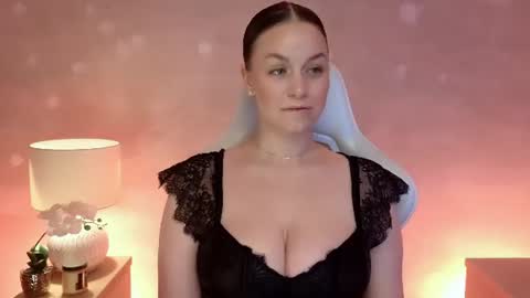 Mila Fleur online show from July 4, 2026, 2:56 pm