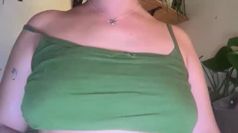 Snapshot of milakun1s chatting on March 31, 2026, 2:02 am milakun1s online show from March 31, 2026, 2:02 am