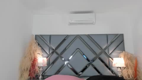 milan_lewiss online show from October 3, 2025, 11:51 am