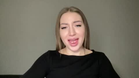 Snapshot of milanaaa_ chatting on December 2, 2024, 9:28 pm Milana online show from December 2, 2024, 9:28 pm