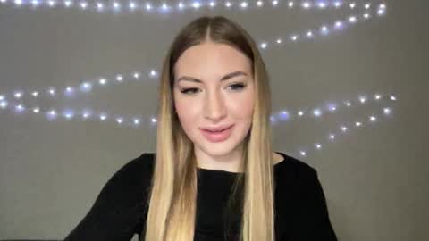 Snapshot of milanaaa_ chatting on December 4, 2024, 7:01 pm Milana online show from December 4, 2024, 7:01 pm