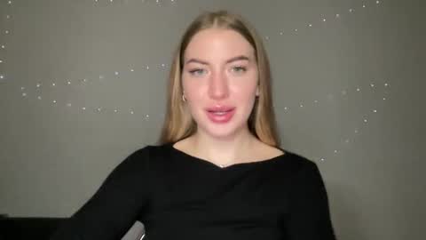 Snapshot of milanaaa_ chatting on December 27, 2024, 6:53 pm Milana online show from December 27, 2024, 6:53 pm