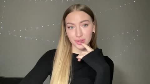 Snapshot of milanaaa_ chatting on December 28, 2024, 11:19 am Milana online show from December 28, 2024, 11:19 am