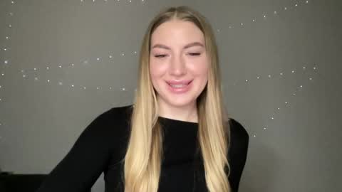 Snapshot of milanaaa_ chatting on December 29, 2024, 12:45 pm Milana online show from December 29, 2024, 12:45 pm