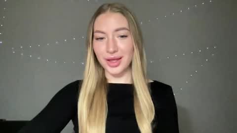 Snapshot of milanaaa_ chatting on December 29, 2024, 7:32 pm Milana online show from December 29, 2024, 7:32 pm