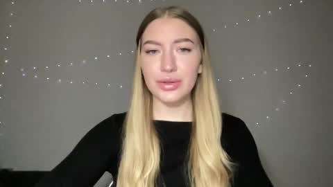 Snapshot of milanaaa_ chatting on December 30, 2024, 11:59 am Milana online show from December 30, 2024, 11:59 am