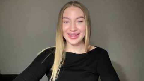 Snapshot of milanaaa_ chatting on January 19, 2025, 2:59 pm Milana online show from January 19, 2025, 2:59 pm