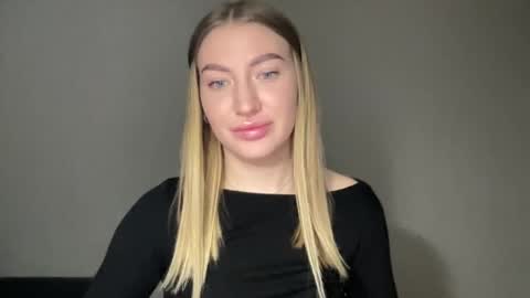 Snapshot of milanaaa_ chatting on January 22, 2025, 11:01 am Milana online show from January 22, 2025, 11:01 am