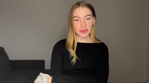 Snapshot of milanaaa_ chatting on February 3, 2025, 8:46 pm Milana online show from February 3, 2025, 8:46 pm