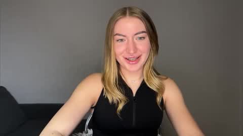 Snapshot of milanaaa_ chatting on February 8, 2025, 9:46 pm Milana online show from February 8, 2025, 9:46 pm