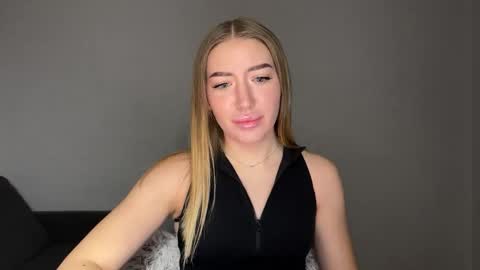 Snapshot of milanaaa_ chatting on February 10, 2025, 2:05 pm Milana online show from February 10, 2025, 2:05 pm