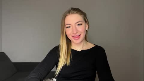 Snapshot of milanaaa_ chatting on February 11, 2025, 9:03 pm Milana online show from February 11, 2025, 9:03 pm