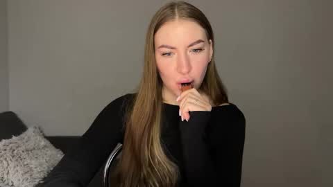 Snapshot of milanaaa_ chatting on March 3, 2025, 2:15 pm Milana online show from March 3, 2025, 2:15 pm