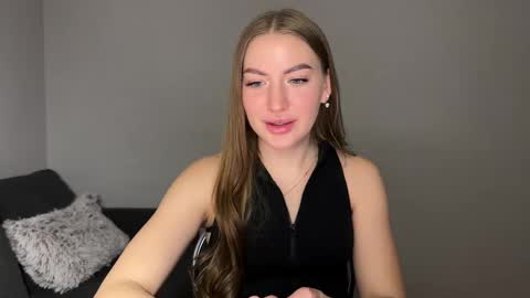 Snapshot of milanaaa_ chatting on March 8, 2025, 3:35 pm Milana online show from March 8, 2025, 3:35 pm