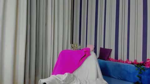 MilanaAlvis online show from November 8, 2025, 2:06 pm