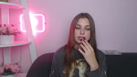 milanaangelas online show from October 26, 2025, 5:52 pm