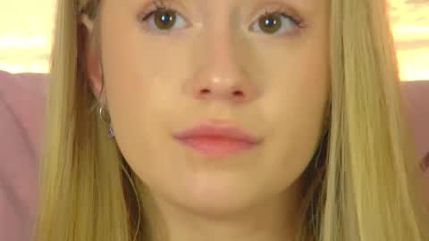 MilanaBalmain online show from September 17, 2025, 4:08 pm