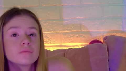 MilanaBalmain online show from November 17, 2025, 4:51 am