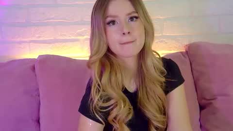 MilanaBalmain online show from November 26, 2025, 4:19 pm