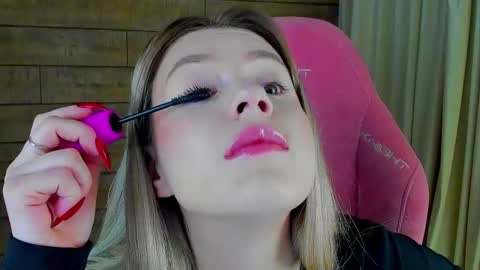 MilanaBalmain online show from March 21, 2026, 4:06 am