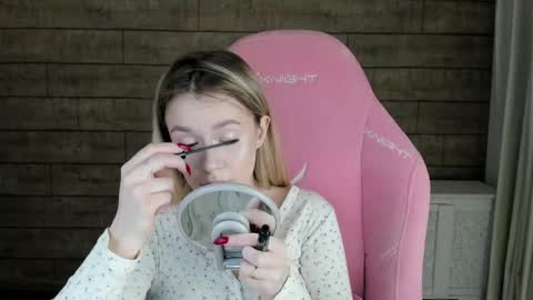 MilanaBalmain online show from April 14, 2026, 4:18 am