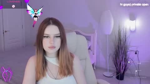 milanamoons online show from November 4, 2025, 9:52 am