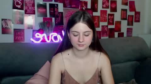 milanaroz online show from November 15, 2025, 6:00 am