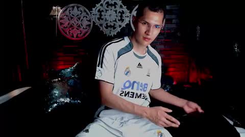 milandavid1 online show from March 17, 2026, 6:22 pm