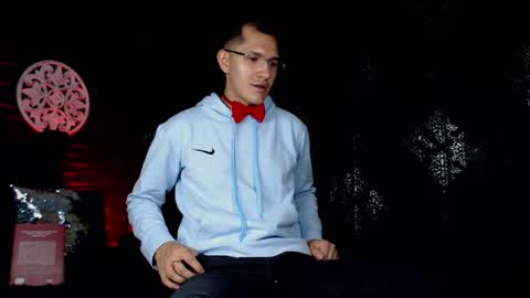 milandavid1 online show from April 24, 2026, 5:59 pm