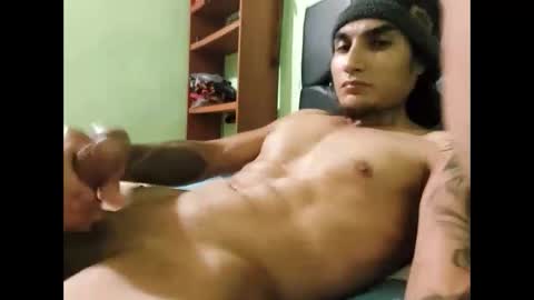 milanflores online show from October 18, 2025, 6:16 am