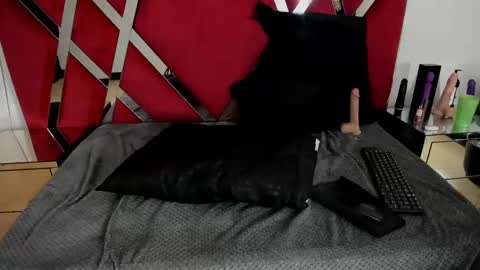 milanx2 online show from February 26, 2025, 1:21 am