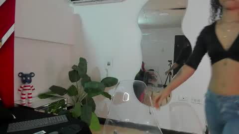 milanx2 online show from December 5, 2025, 8:16 pm