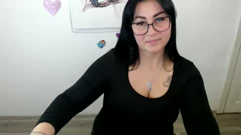 Snapshot of milania_milaa chatting on October 15, 2025, 1:00 pm milania_milaa online show from October 15, 2025, 1:00 pm