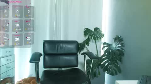 MILAN SANTANA online show from October 9, 2025, 7:01 pm